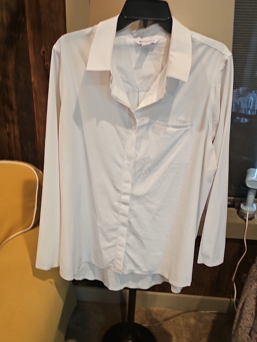Athleta Everlasting Cream/white Long-Sleeve Button-Down Shirt